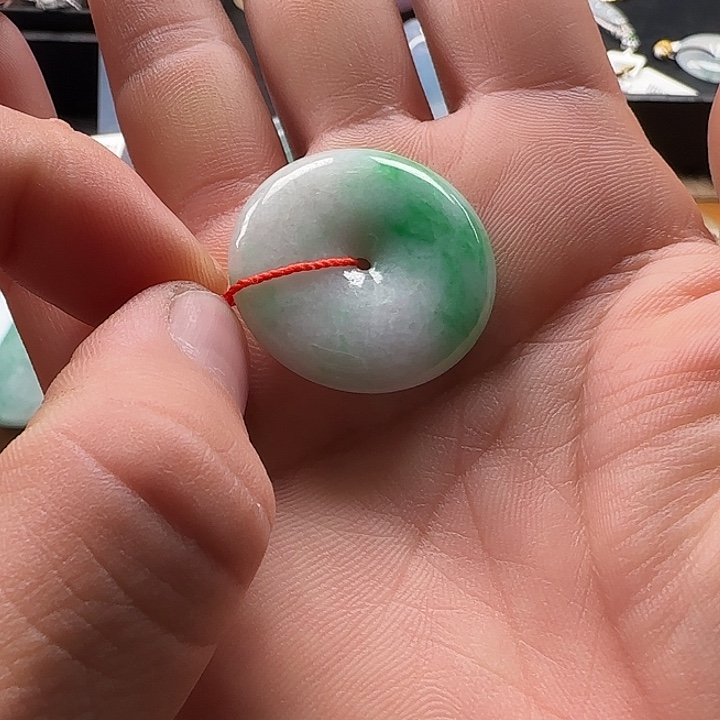 翡翠9K金镶嵌胸饰