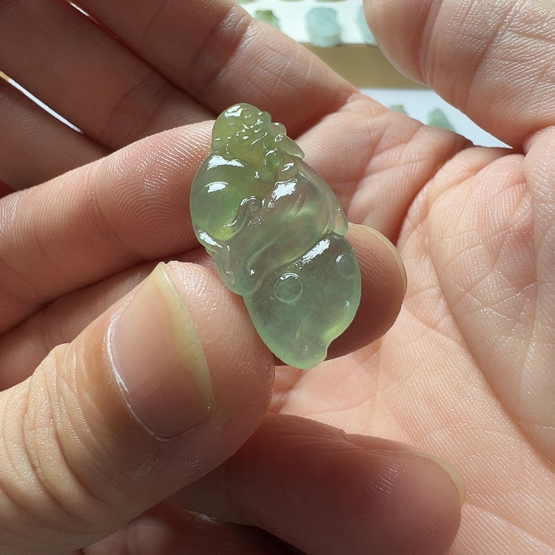 定制翡翠未镶嵌猴子
