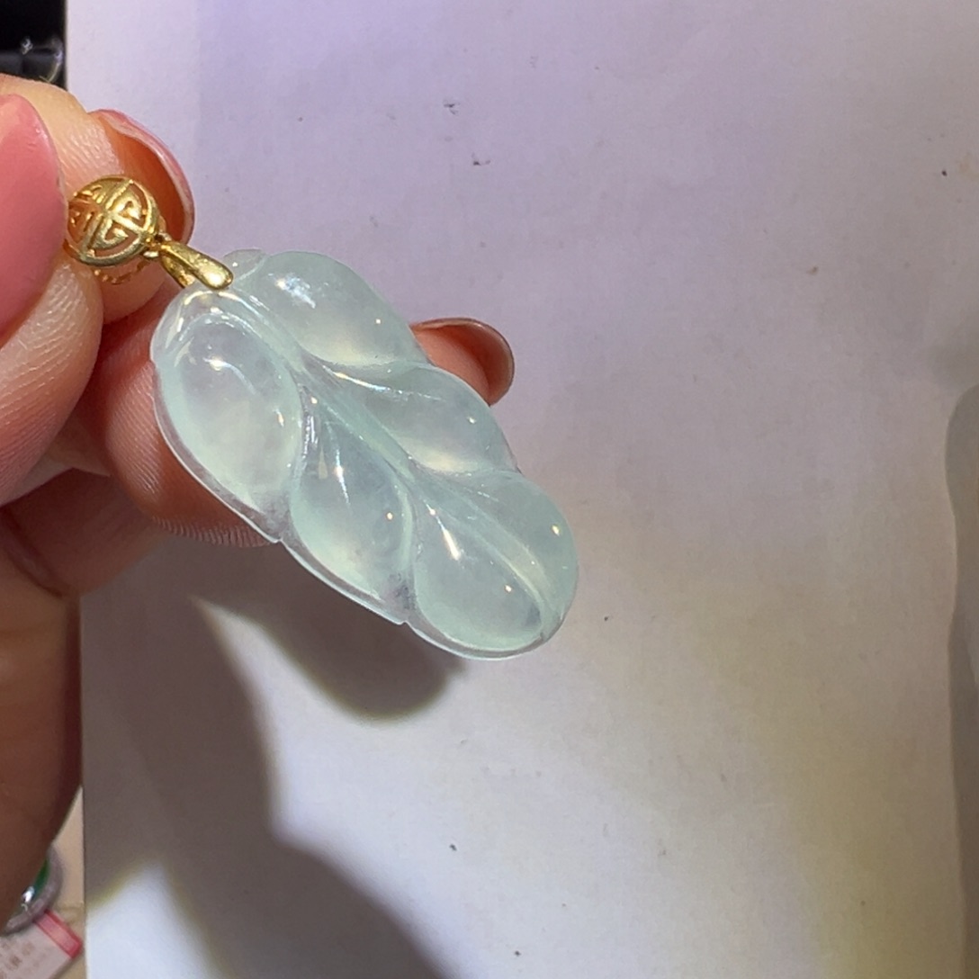 翡翠颈饰18K金镶嵌吊坠