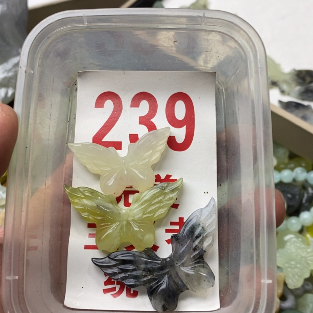 蛇纹石玉挂坠未镶嵌