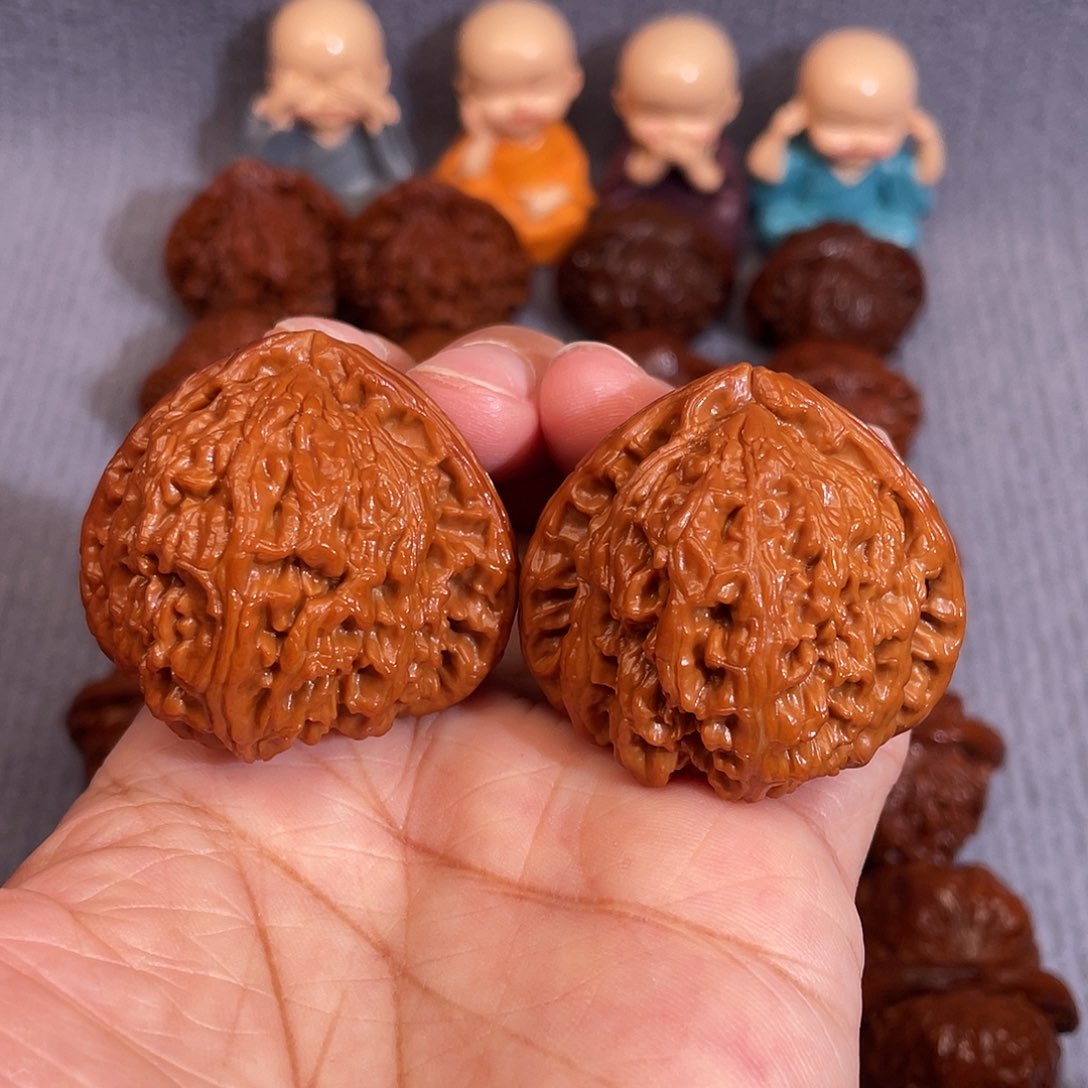 文玩核桃吊坠三角白42