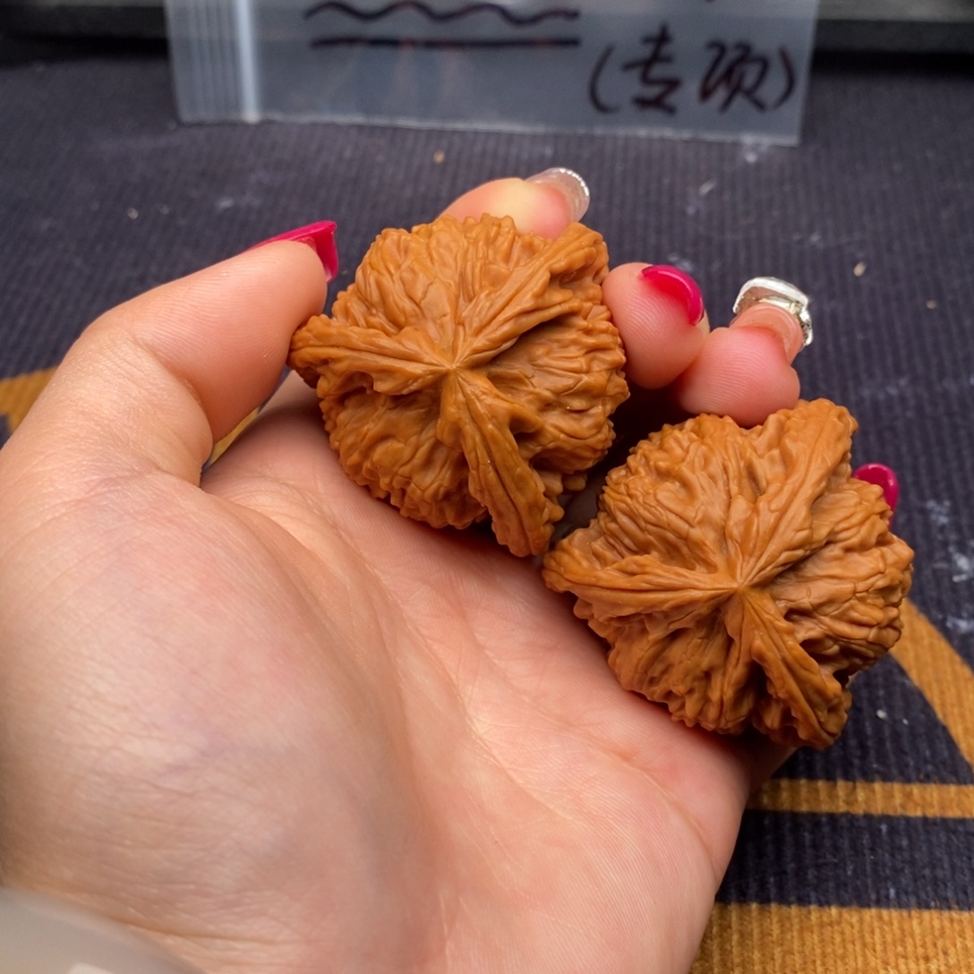 孰***重文玩核桃把件白狮子