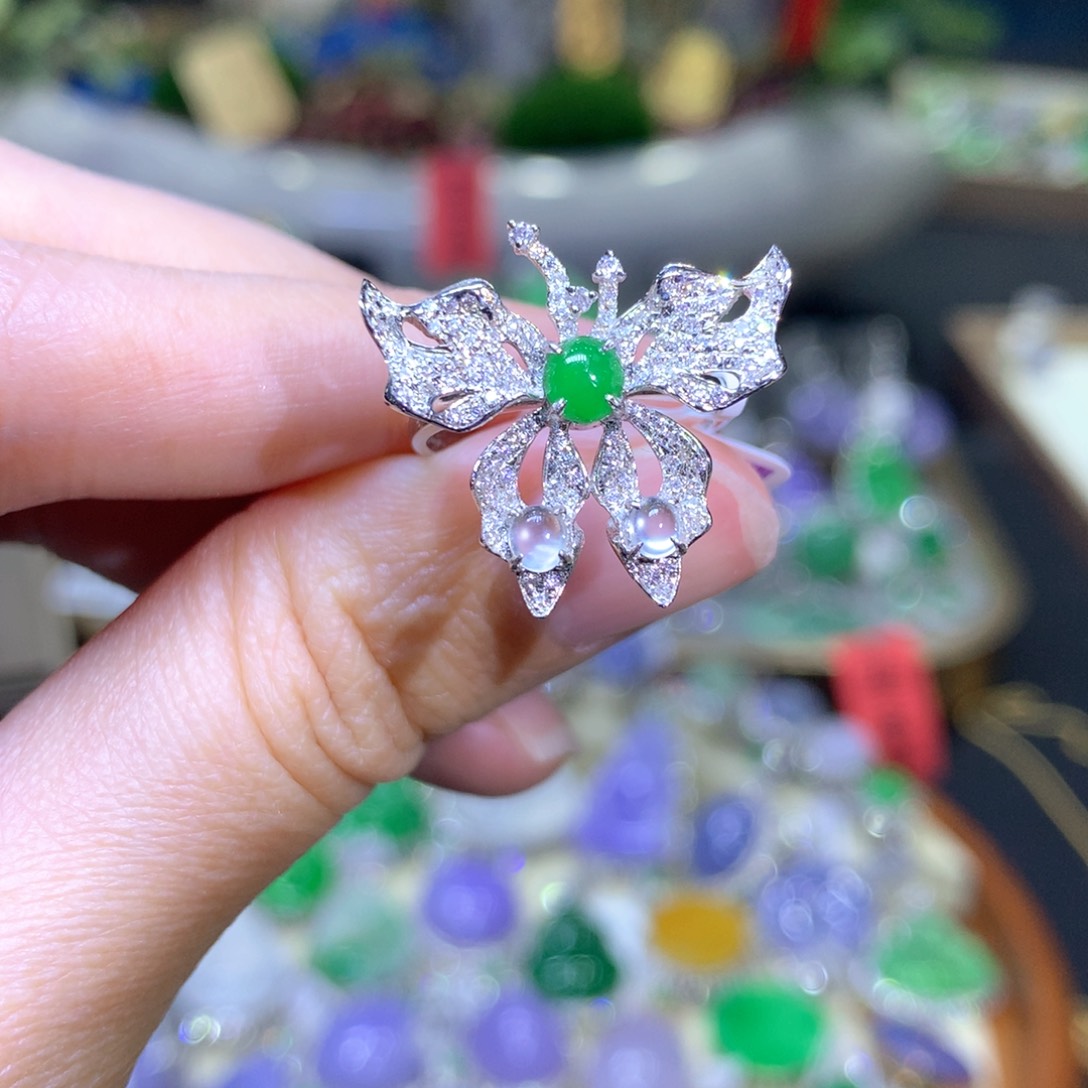 【闪购商品】翡翠颈饰18K金镶嵌翡翠吊坠项链