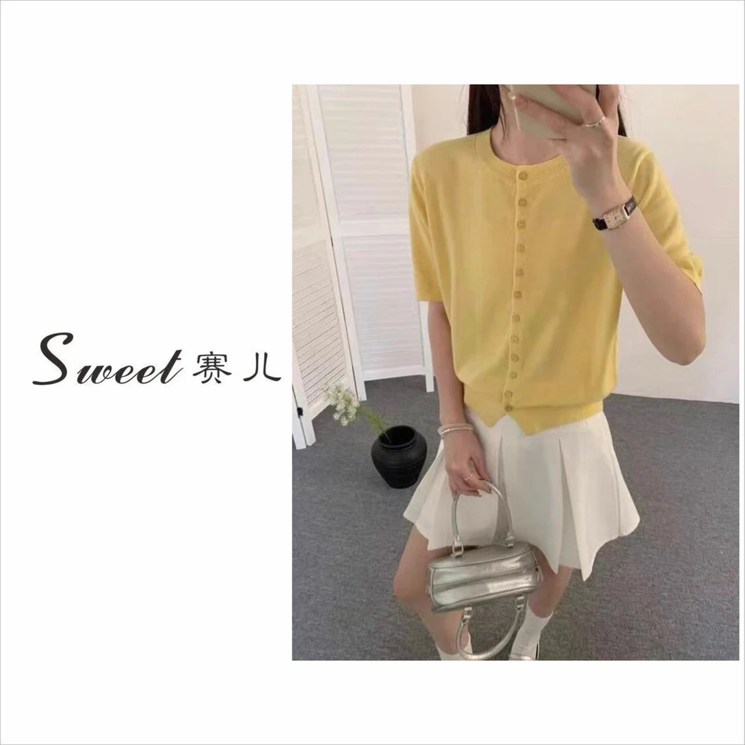 【赛儿专属】｛2665｝显瘦百搭简约方扣针织衫