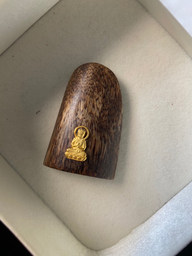 沉香吊坠18k金镶嵌23号阿弥陀佛