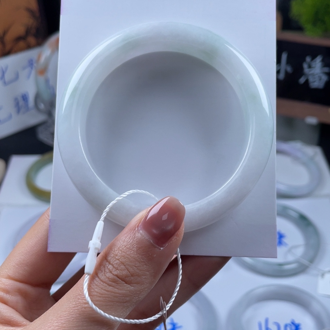 翡翠未镶嵌手镯基地质检