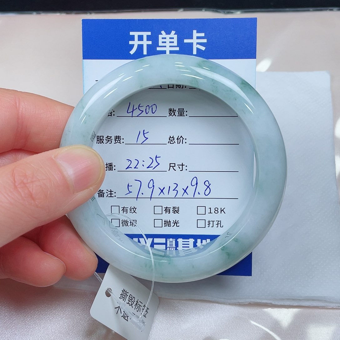 翡翠手镯未镶嵌一**安