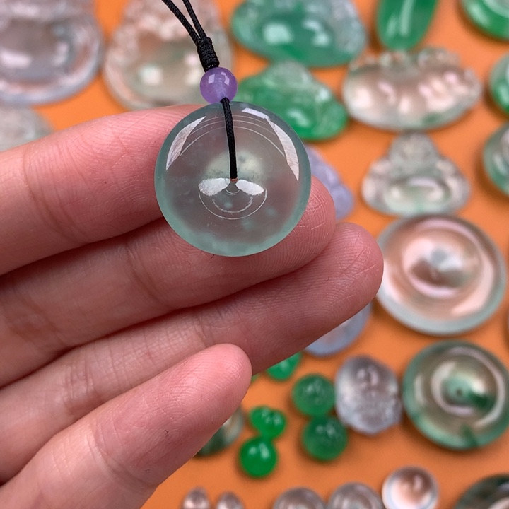 翡翠挂件未镶嵌…