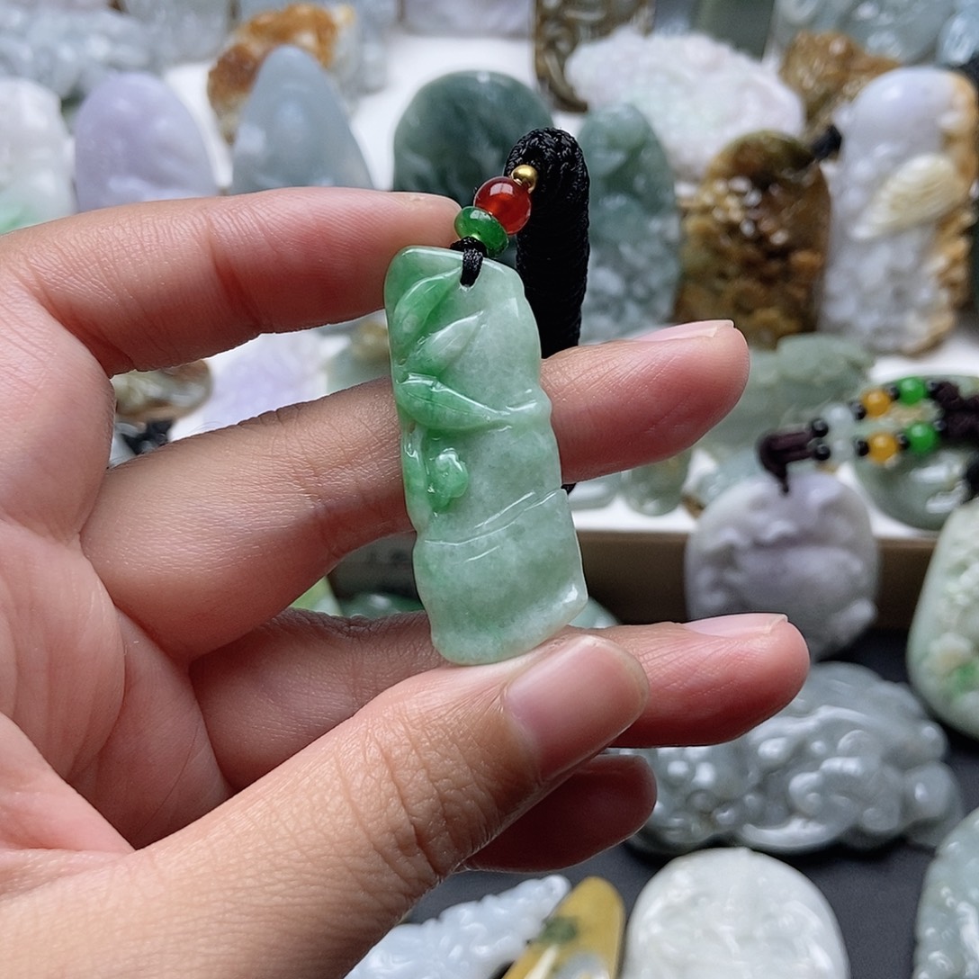 翡翠未镶嵌颈饰翡翠