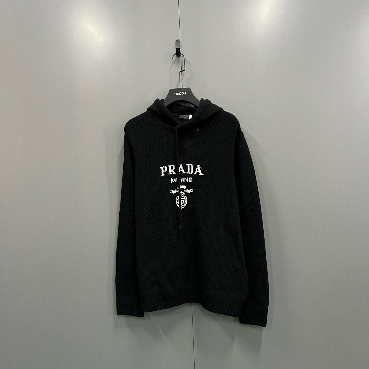 95新 Prada/普拉达 （bb）208 黑色正面logo印花针织帽衫 50码