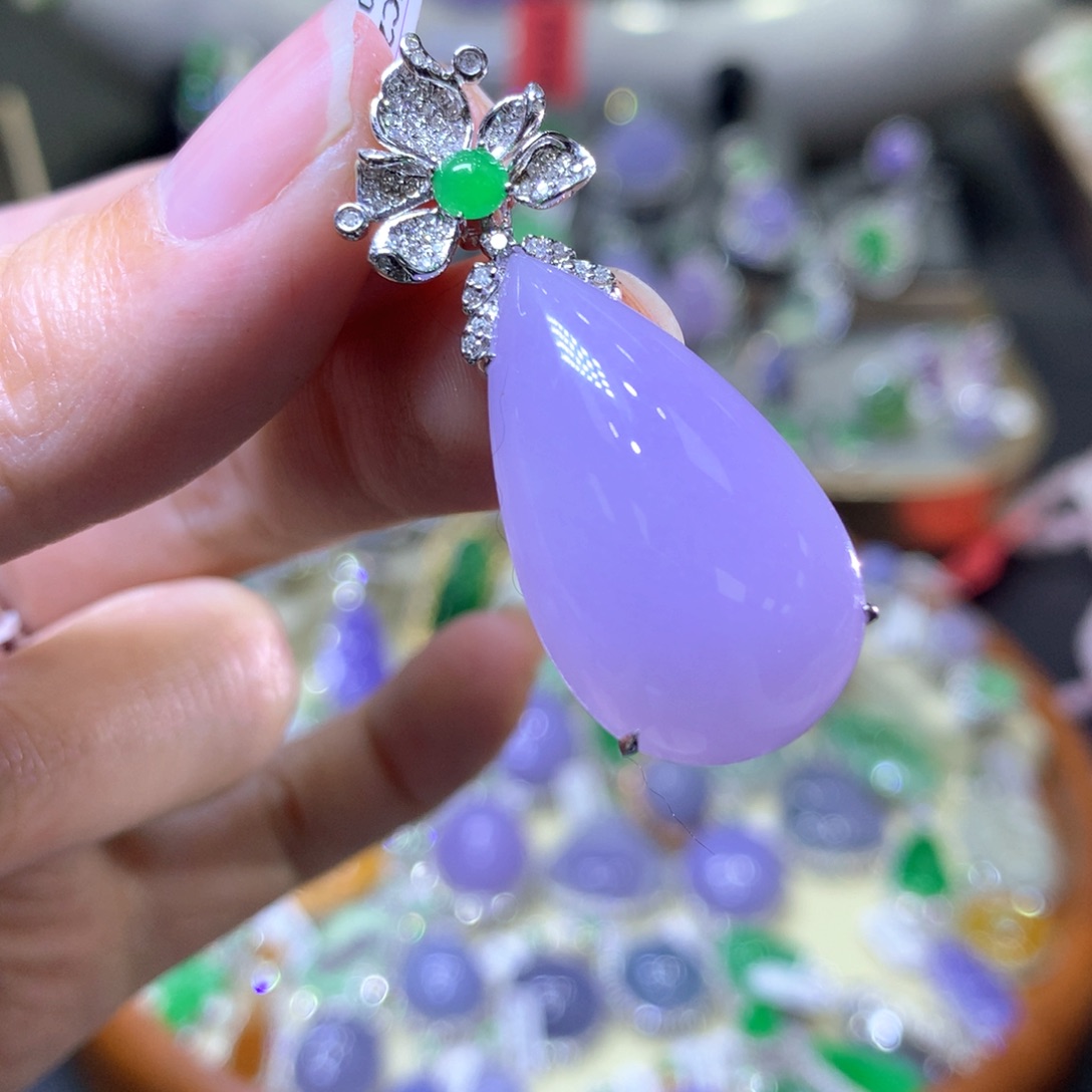 【闪购商品】翡翠颈饰18K金镶嵌翡翠吊坠项链