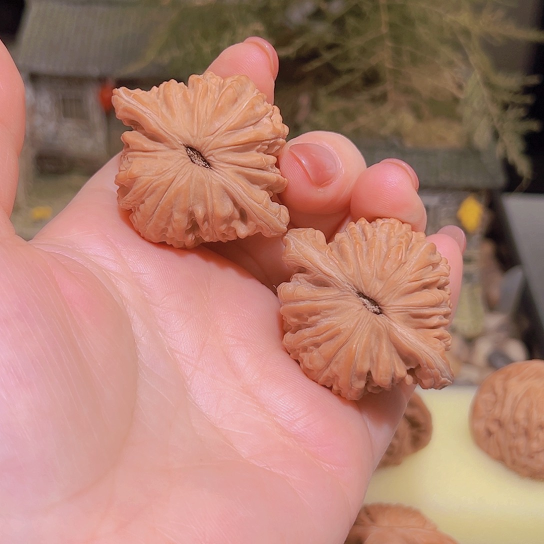 文玩核桃吊坠满*?汉高楼41