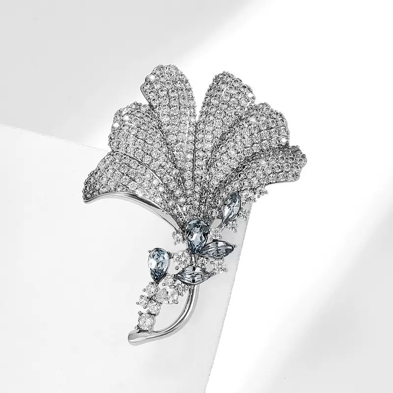 铜合金锆石胸针 1527新品高货施家蓝晶晶银杏叶胸针