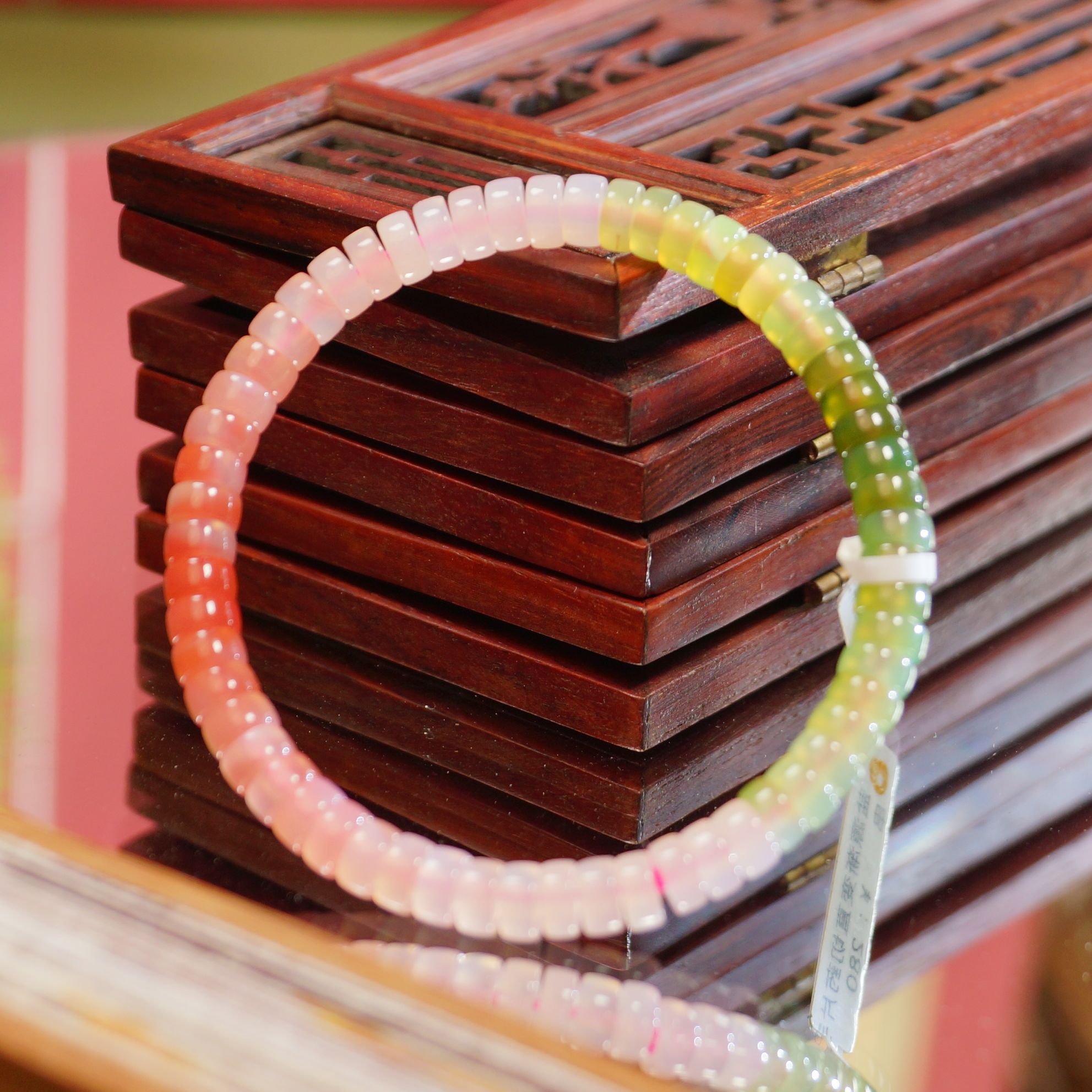 纯天然少女色系盐源玛瑙渐变直切药片单圈时尚手串