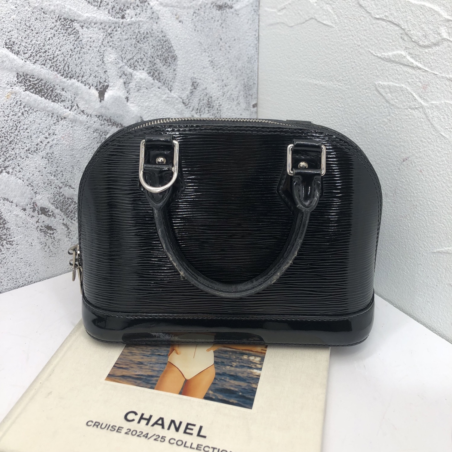 95新 LouisVuitton/路易威登 女士黑银漆皮波纹贝壳单肩二奢包包