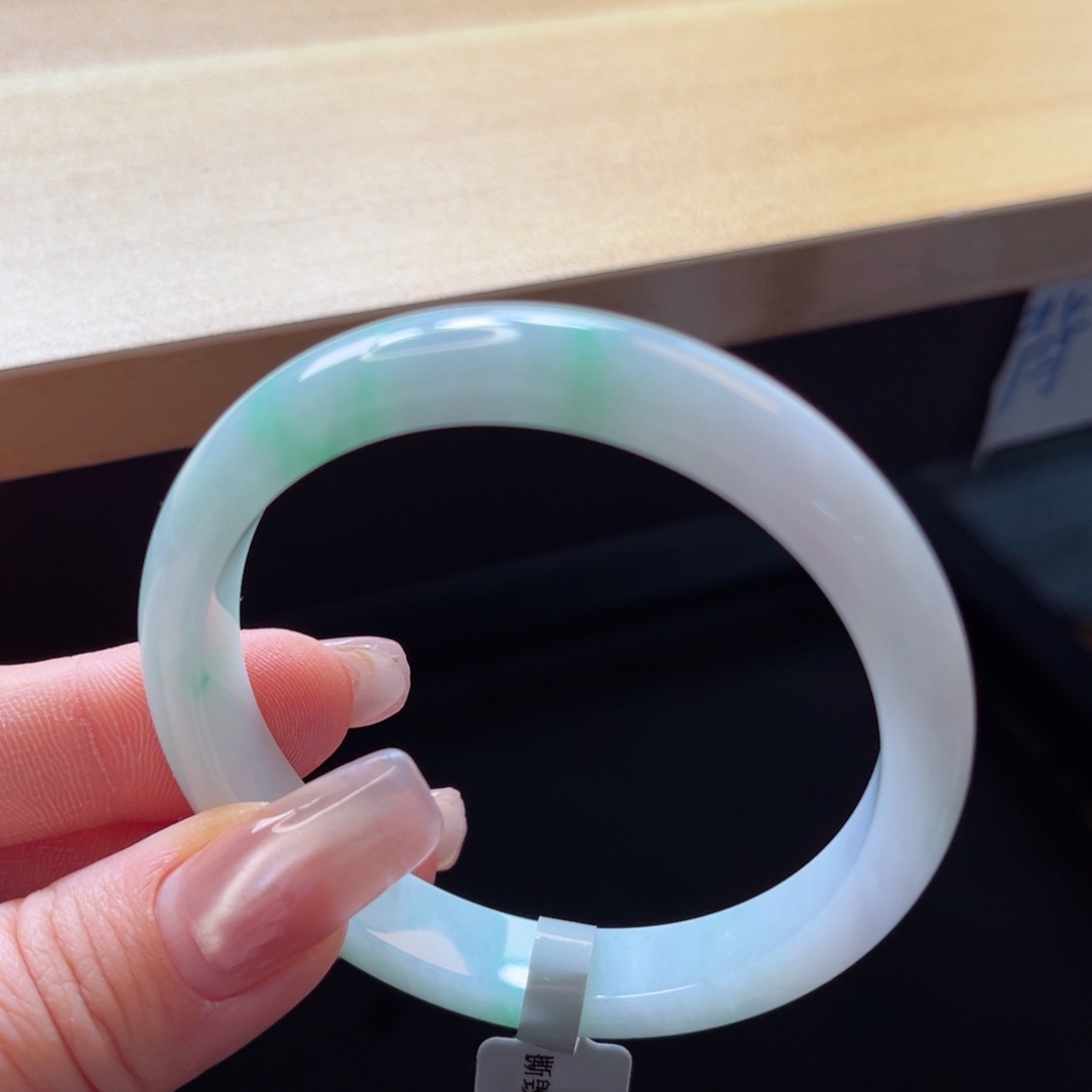 翡翠手镯未镶嵌手镯