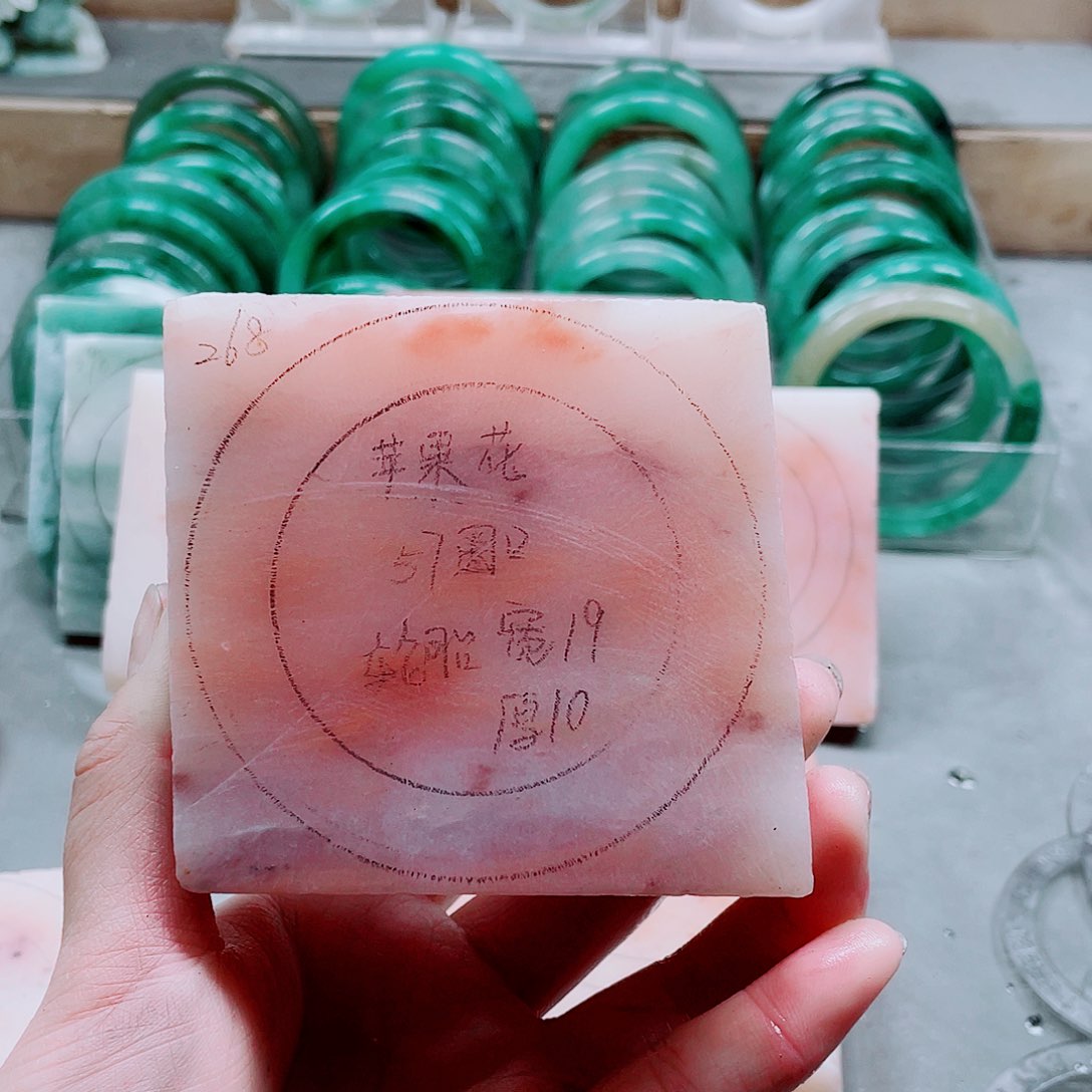 石英质玉手镯未镶嵌苹*花定制