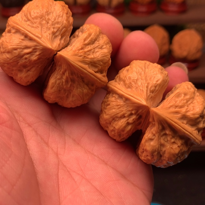 文玩核桃吊坠蝴蝶连体