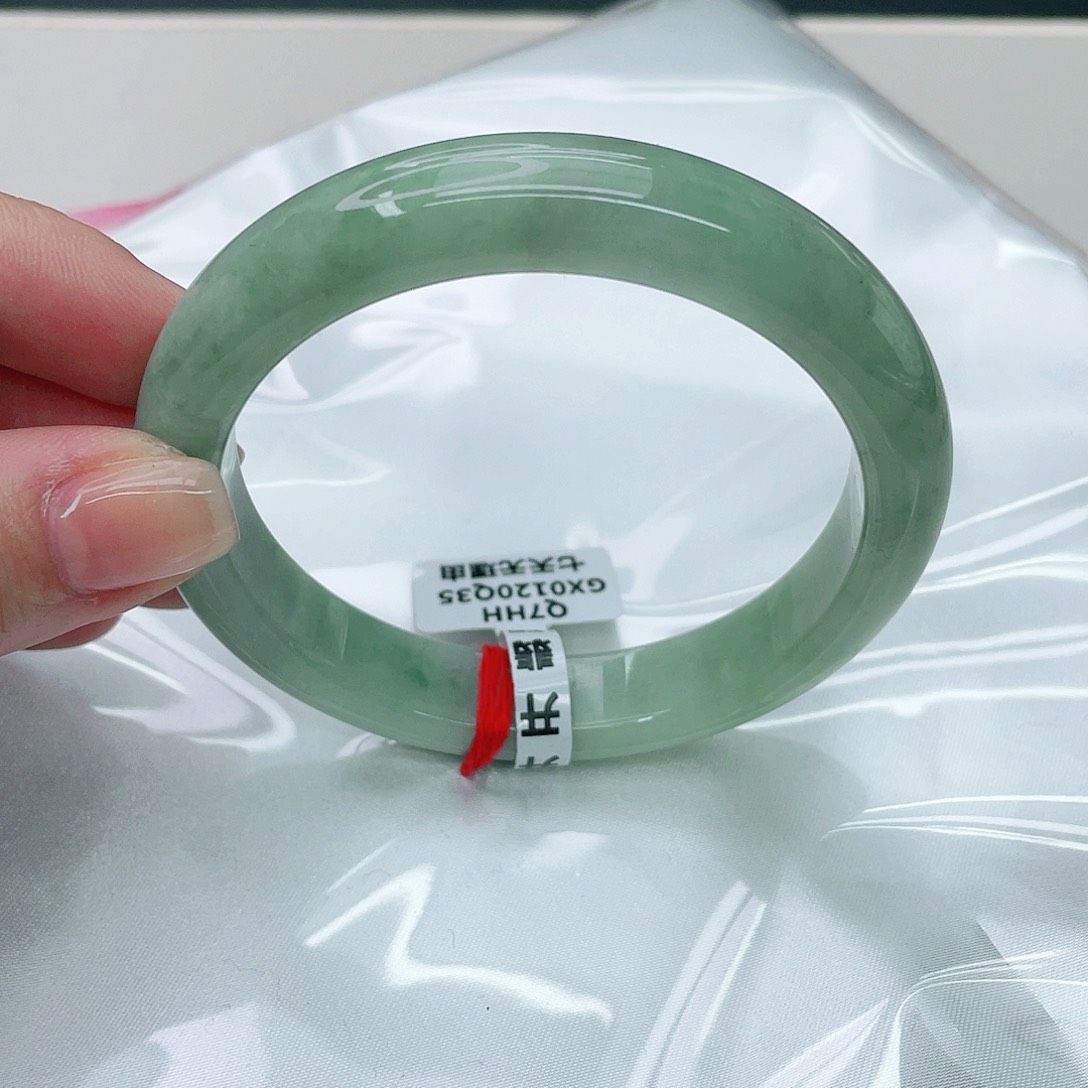 翡翠手镯未镶嵌正60.6