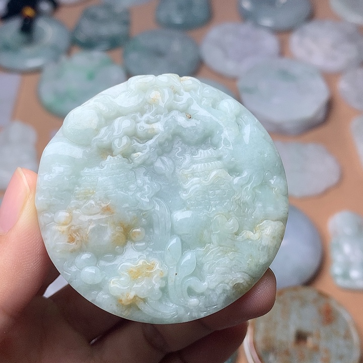 翡翠未镶嵌颈饰山水牌