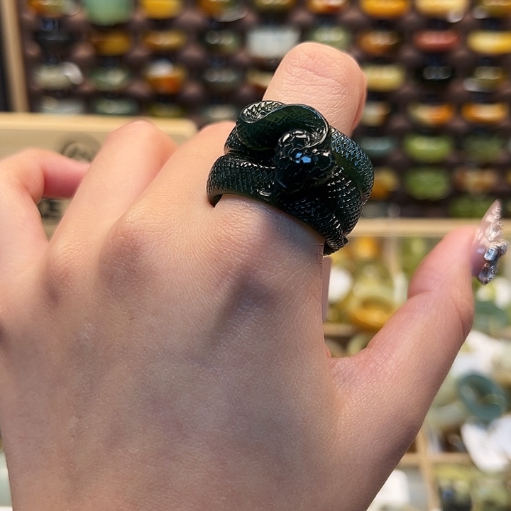 蛇纹石玉戒指未镶嵌