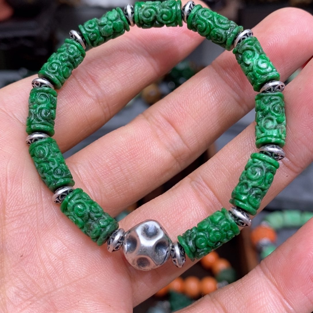 翡翠手链未镶嵌漂亮美眉