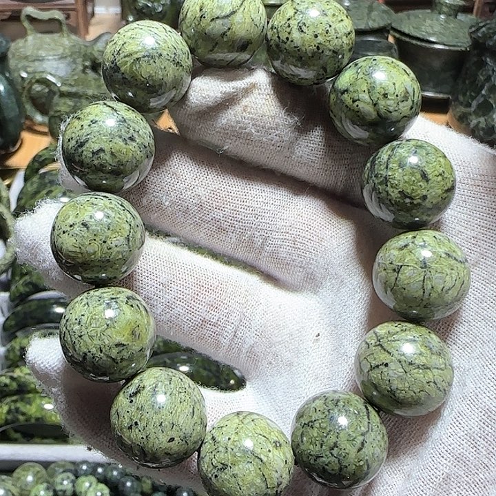 蛇纹石玉手串1.8cm未镶嵌