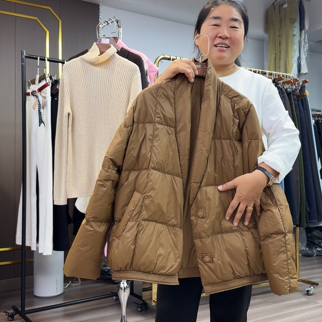 L码宽松轻薄羽绒服