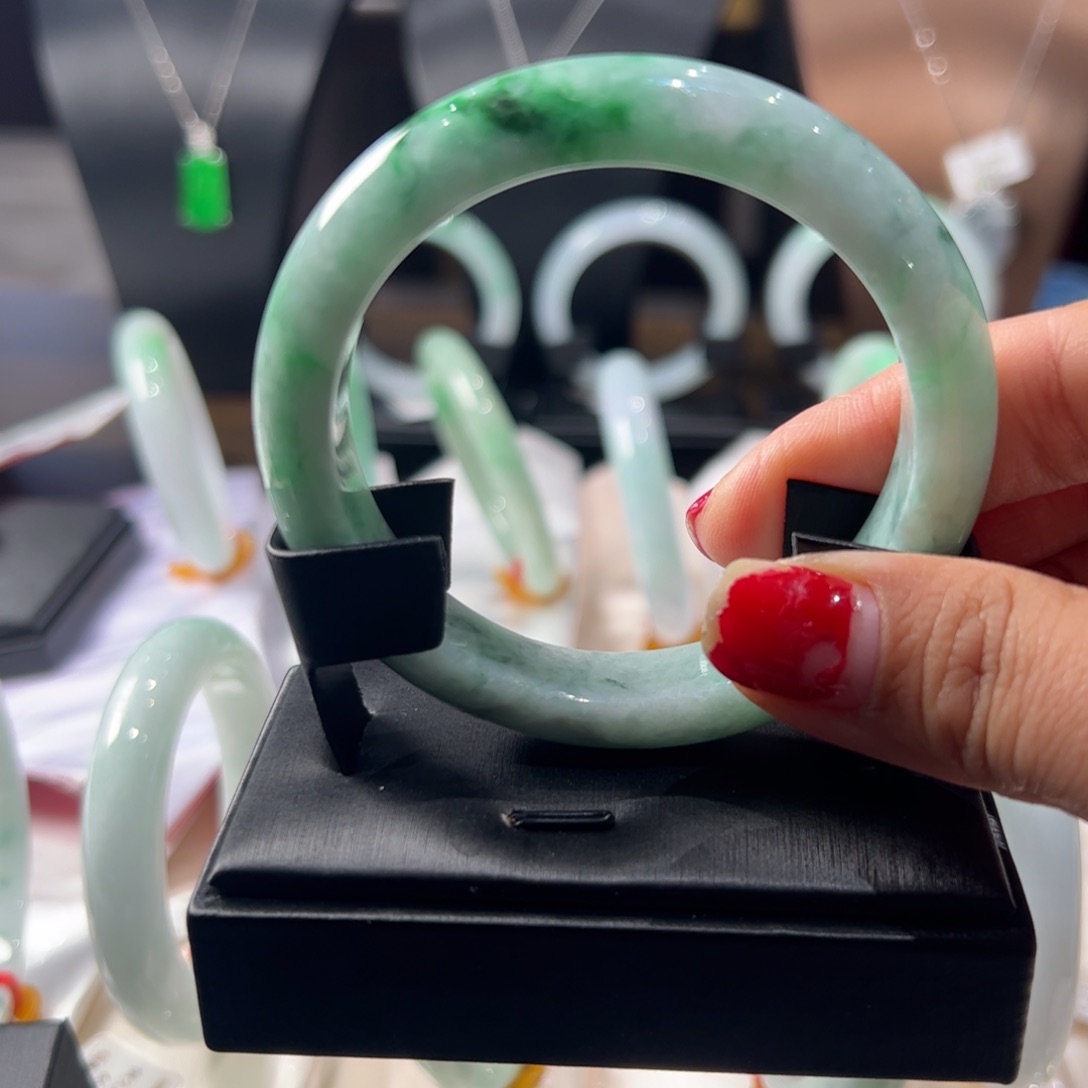 翡翠手镯（圆镯）未镶嵌