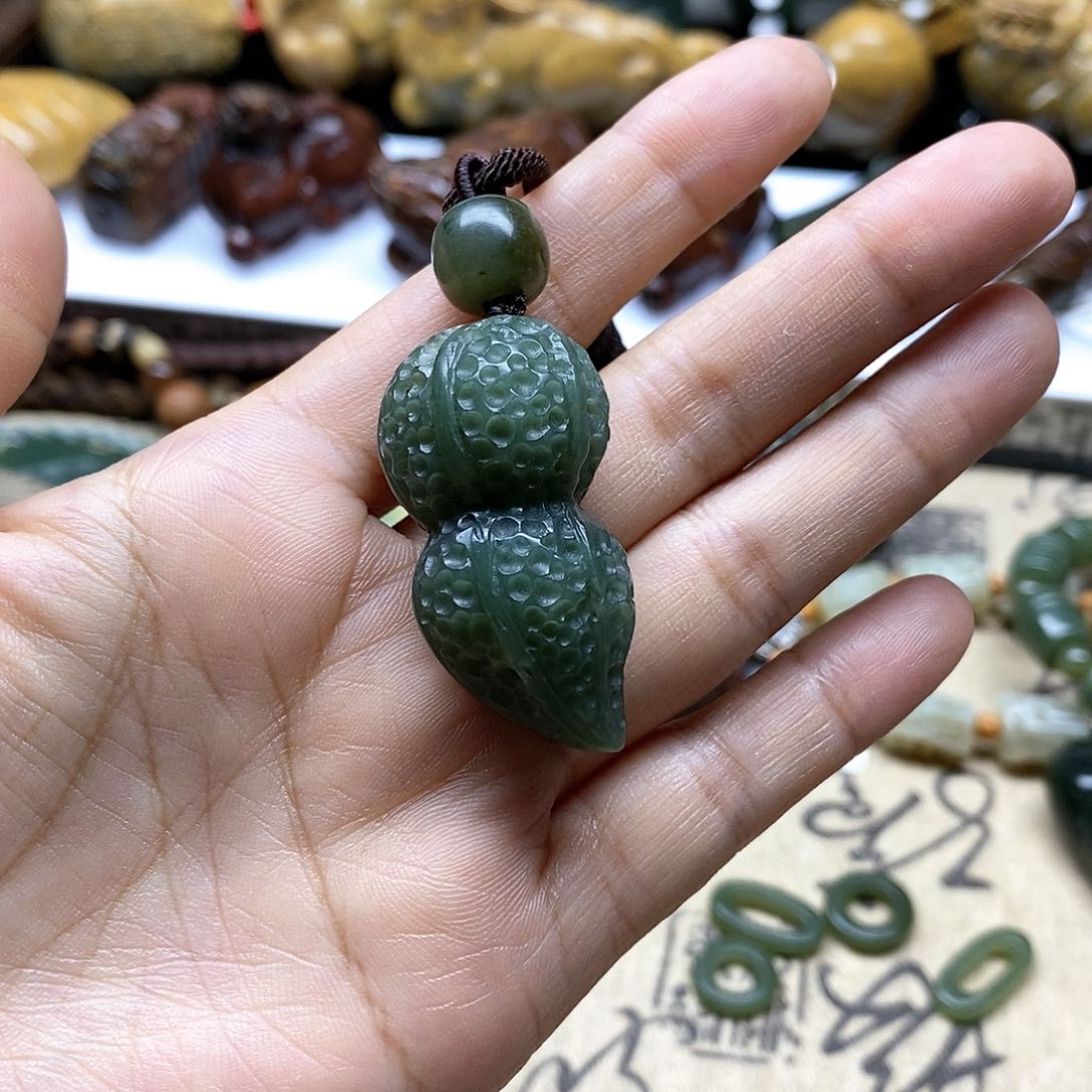 岫岩河磨玉（透闪石质玉）未镶嵌把件