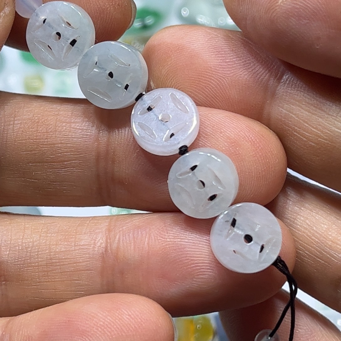 翡翠未镶嵌颈饰钱串