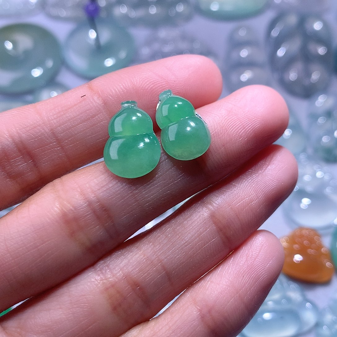 【闪购商品】翡翠颈饰未镶嵌一对葫芦