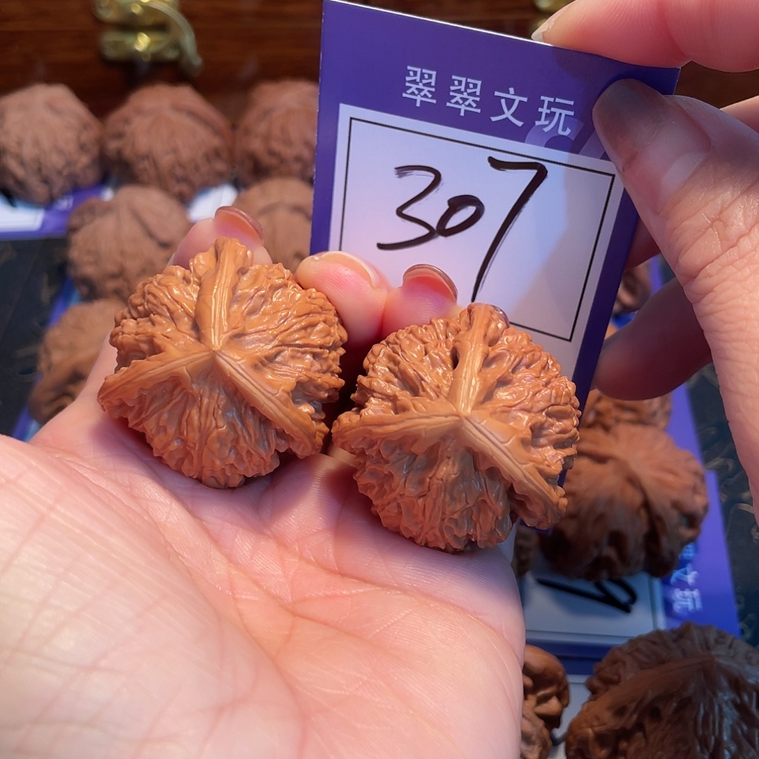 .***.文玩核桃把件307号文山三棱3.7