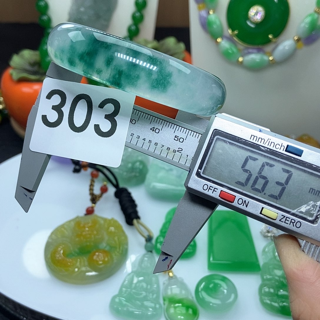 翡翠吊坠(赠链)未镶嵌