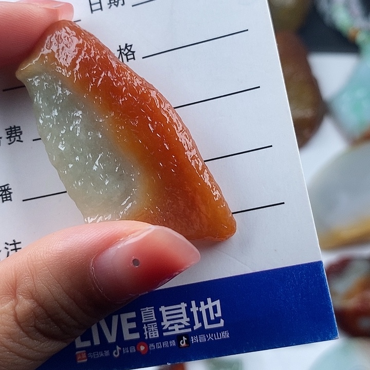 翡翠未镶嵌颈饰晓