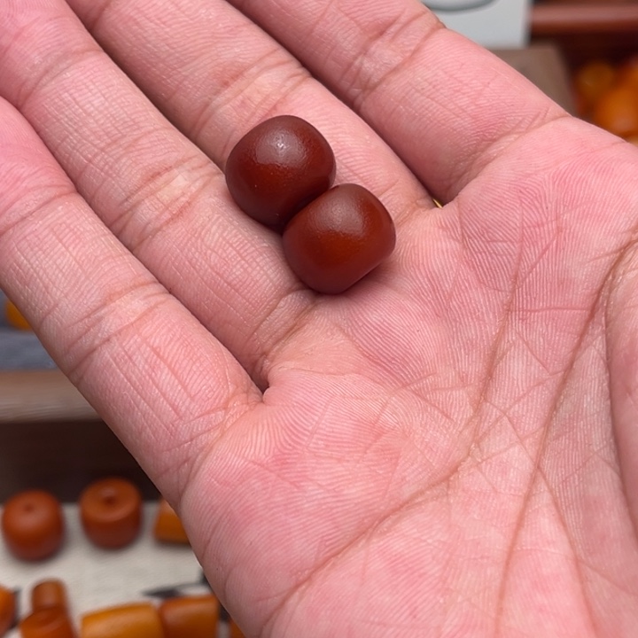 ****方琥珀未镶嵌裸石蜜蜡墩子