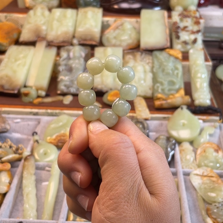 细***芬岫岩老玉（透闪石质玉）未镶嵌颈饰