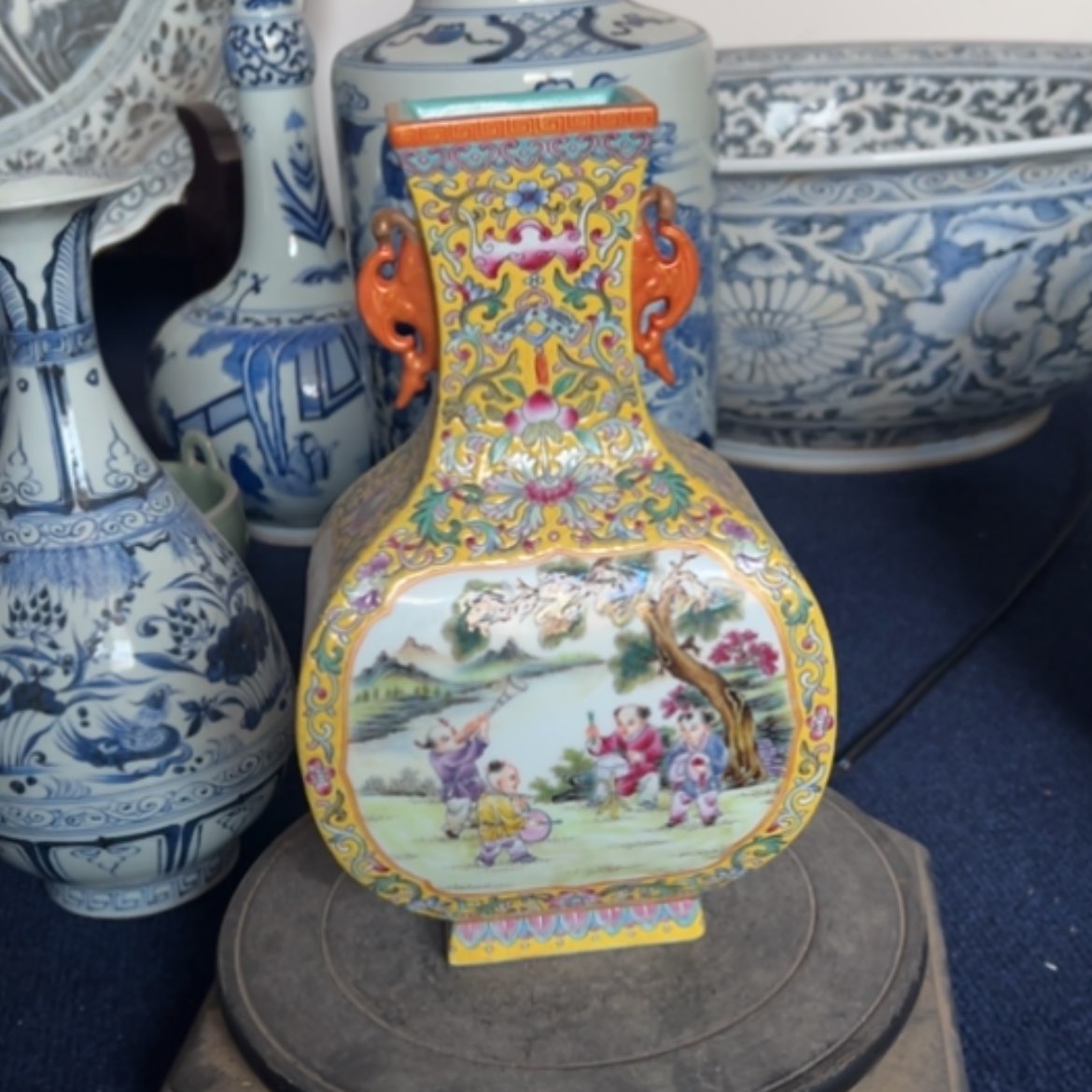 【闪购商品】珐琅彩抱月瓶确实好