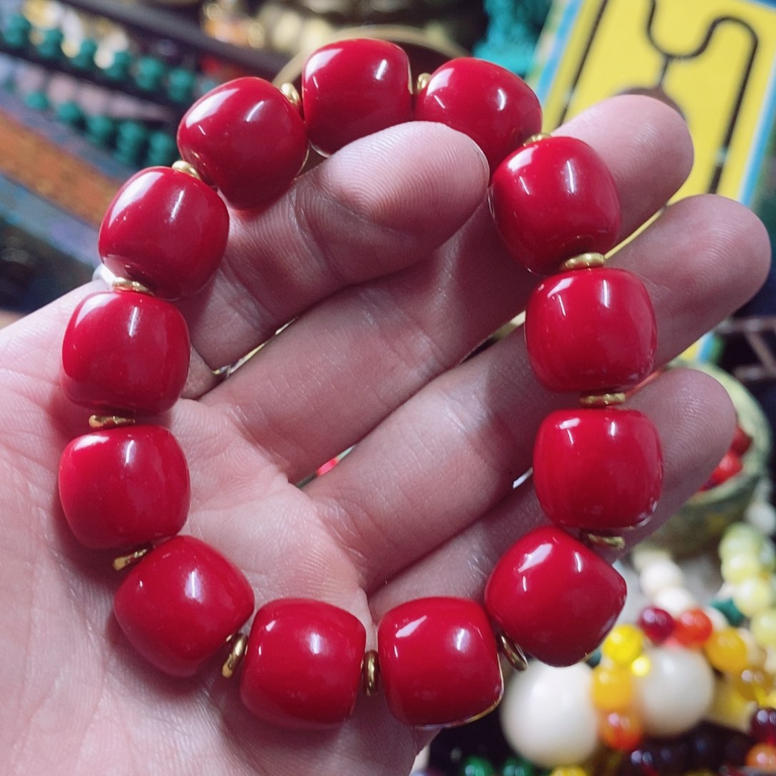 南红玛瑙摆件的时候要小心的哈不要合金