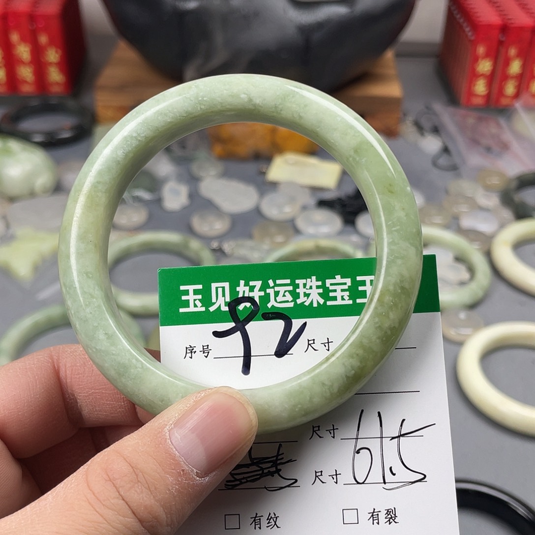 蛇纹石玉手镯未镶嵌