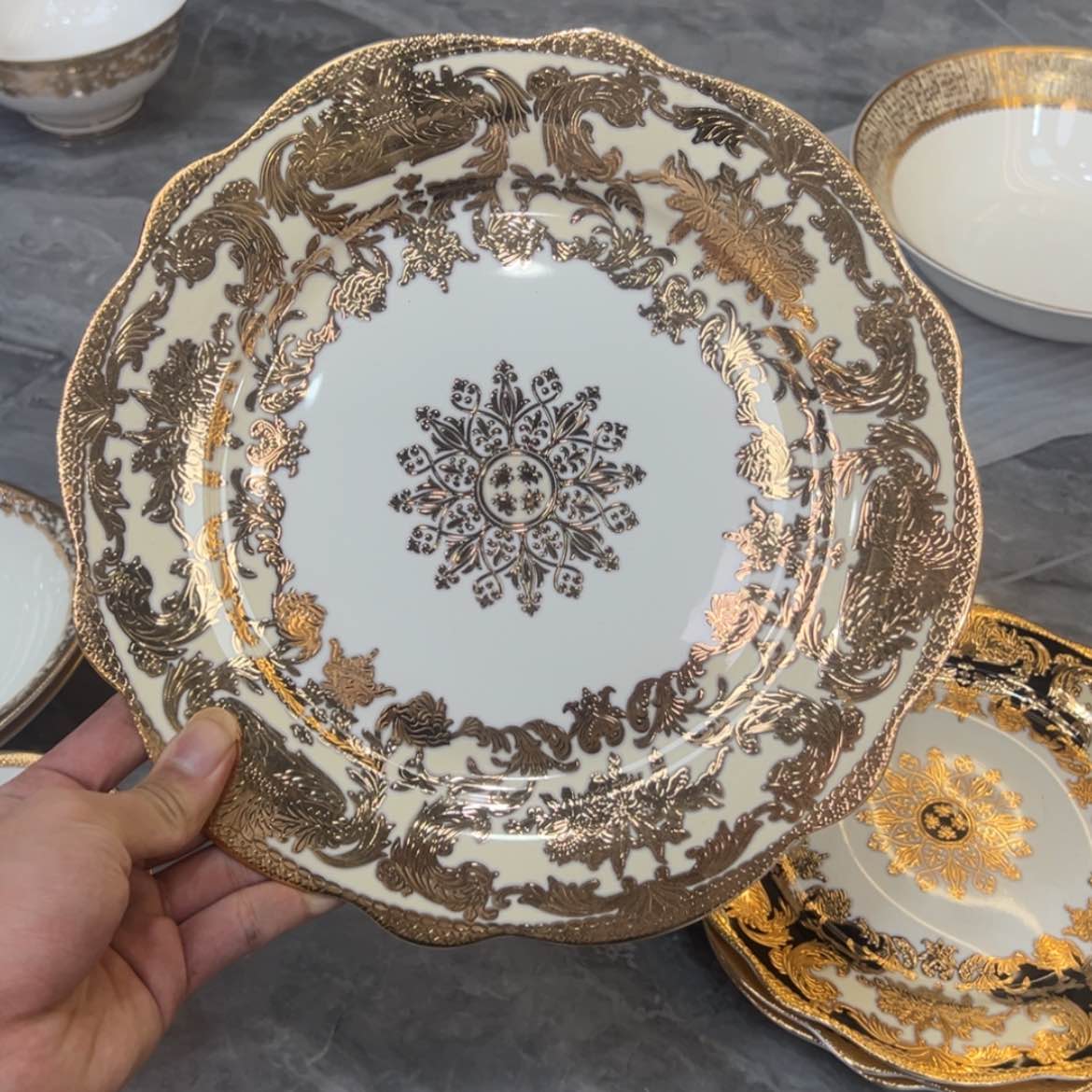 【闪购商品】瓷片11寸平盘一个孤品微瑕