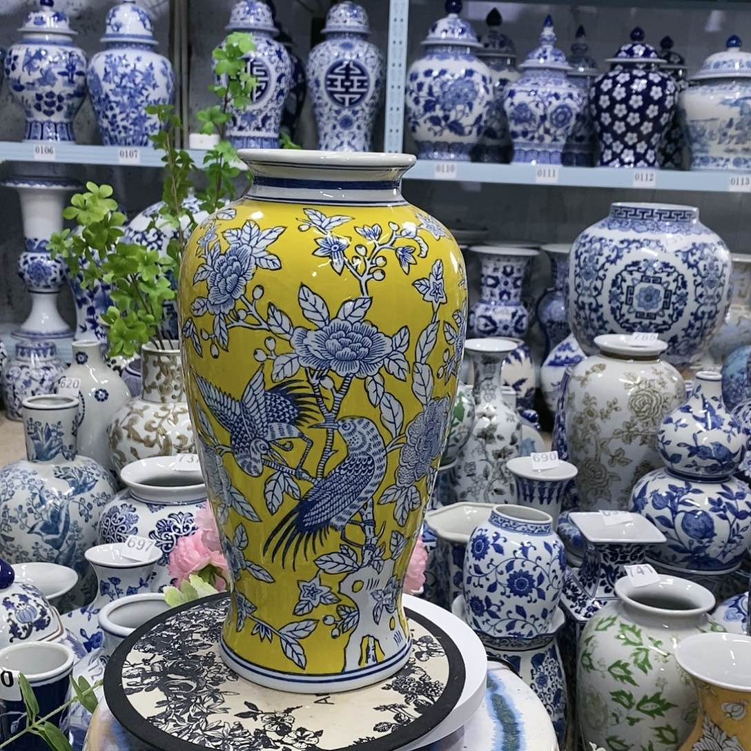 【闪购商品】摆件帝王黄赏瓶瓷器………………………………