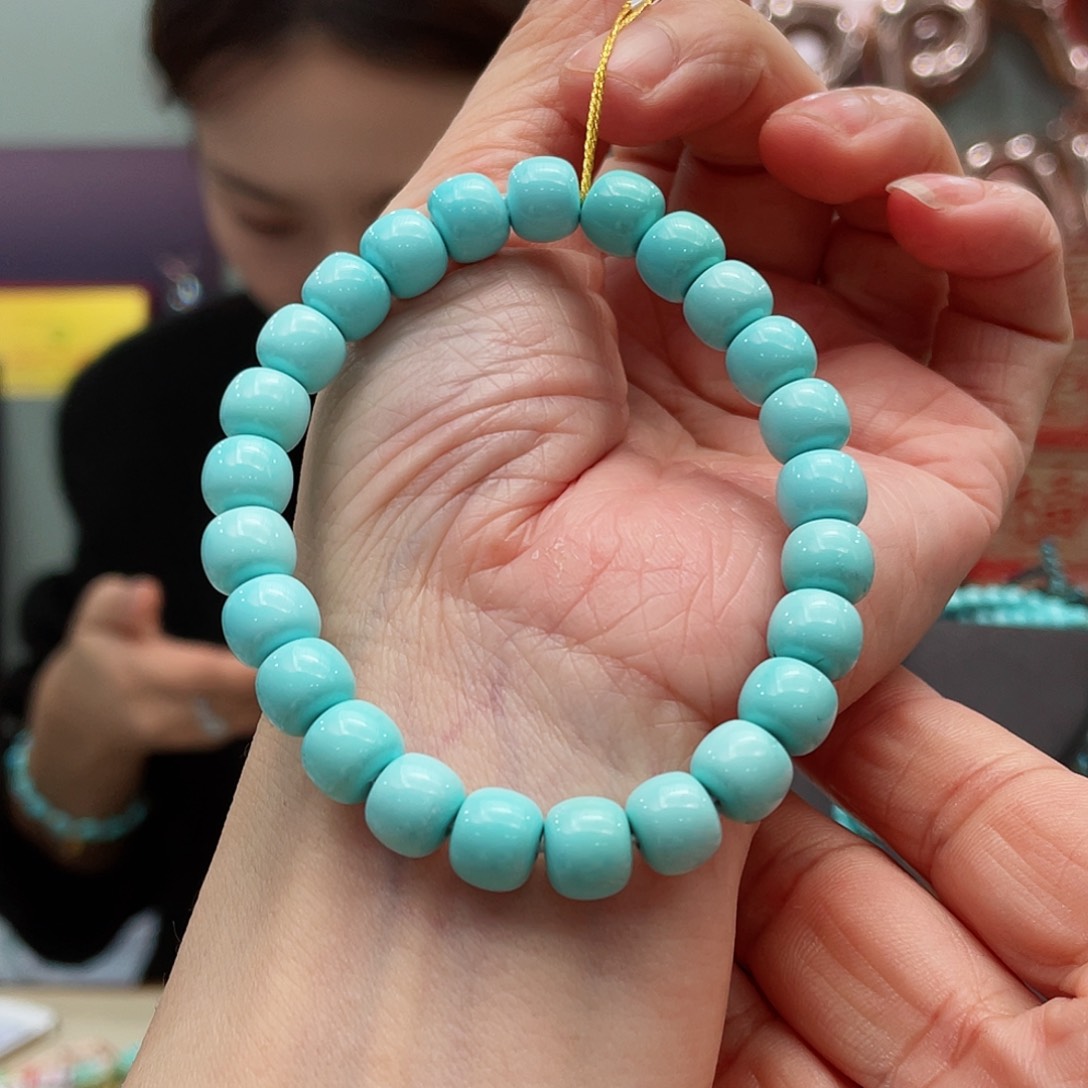 绿松石颈饰未镶嵌雪****?