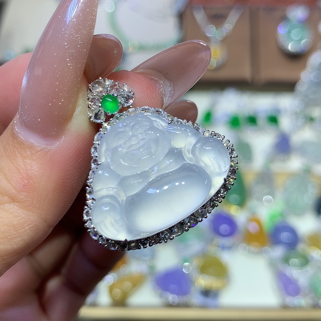 翡翠18K金镶嵌颈饰