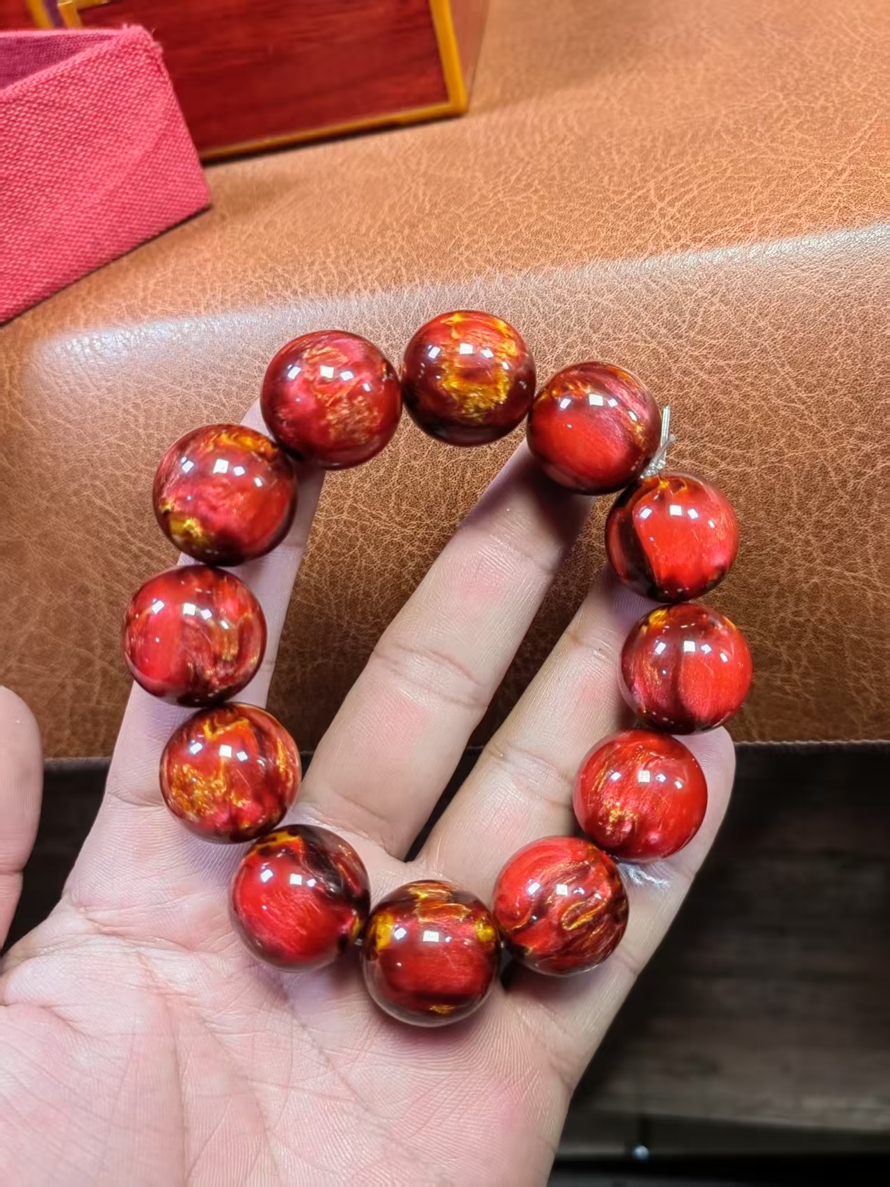 004390一类精品 > 鸽血红精品木串  无礼盒    金丝楠