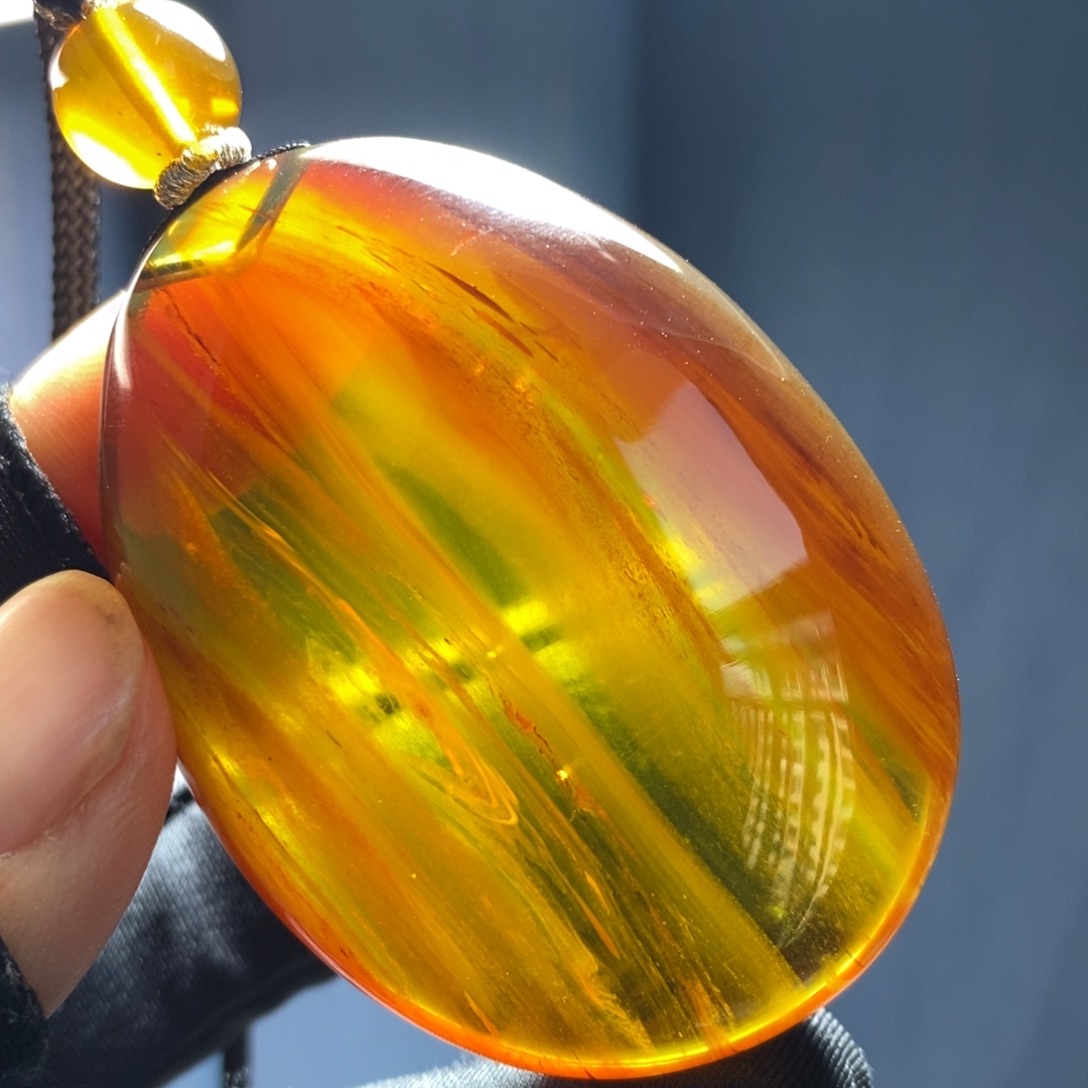 琥珀未镶嵌裸石。。。