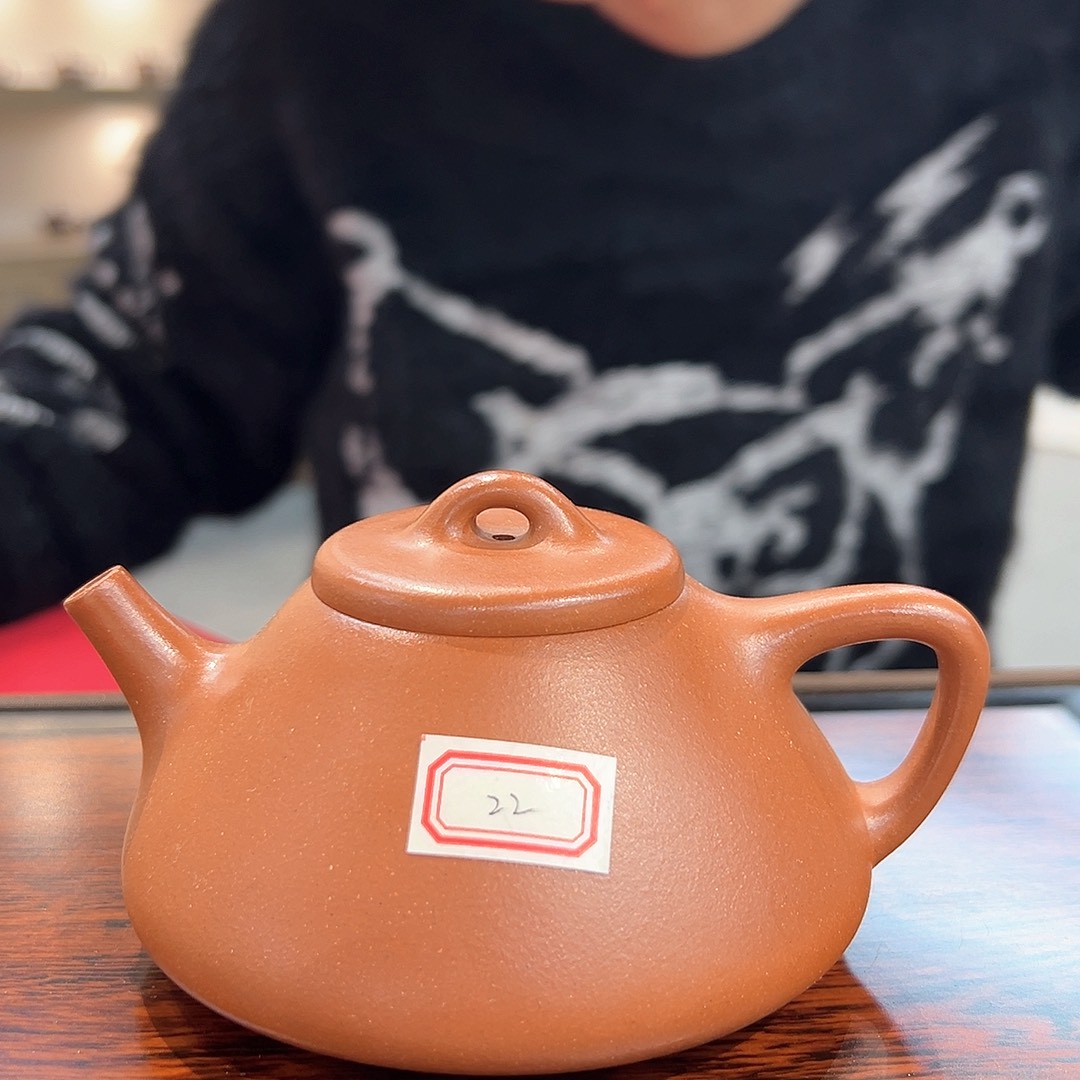 茶壶紫砂22 号。紫砂壶