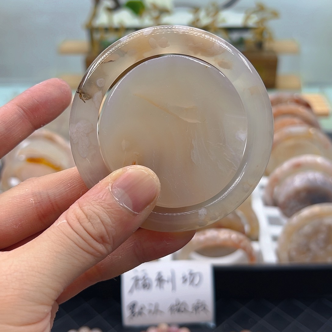 玛瑙/玉髓手镯未镶嵌56