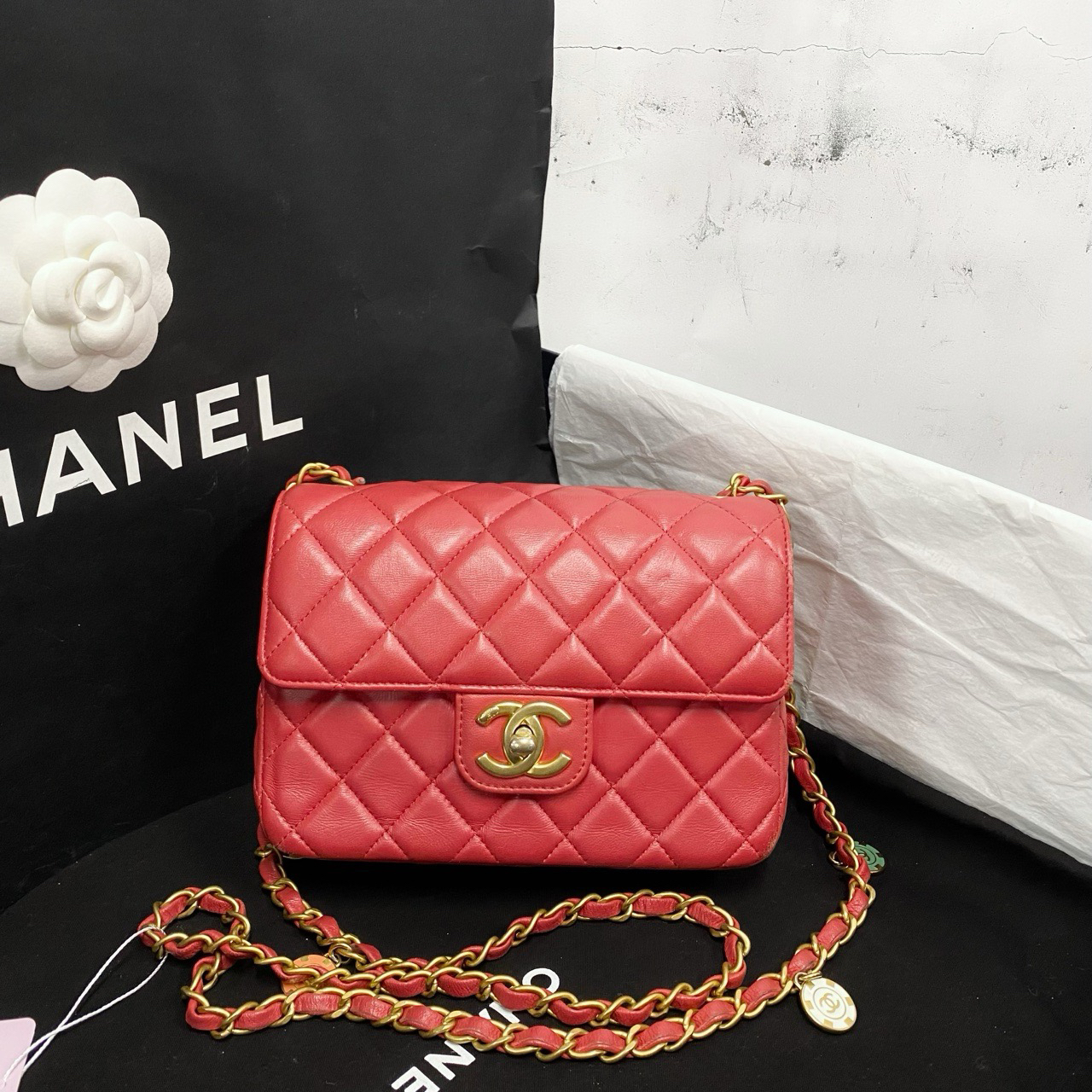 99新 Chanel/香奈儿 香奈儿红色羊皮徽章方胖子芯片