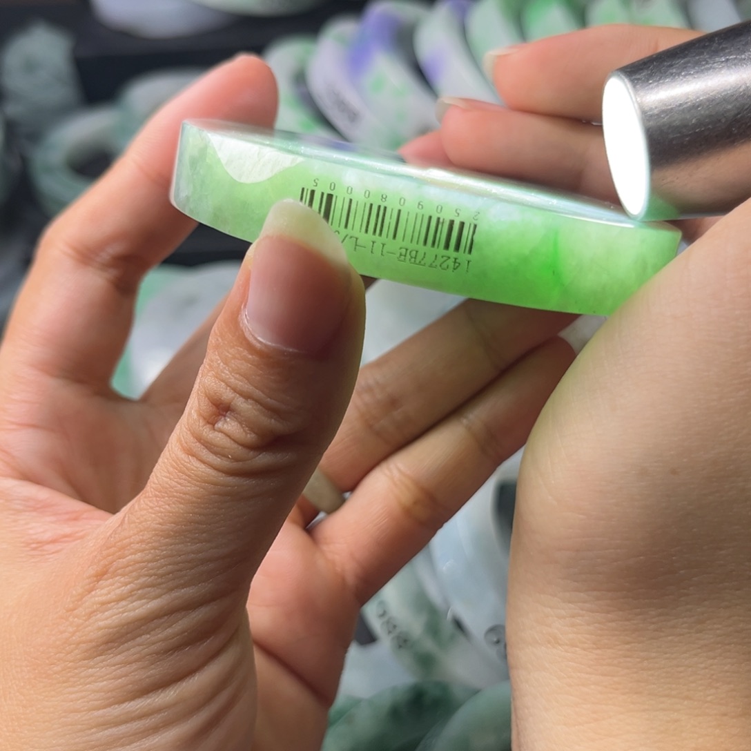 未镶嵌手镯定制翡翠